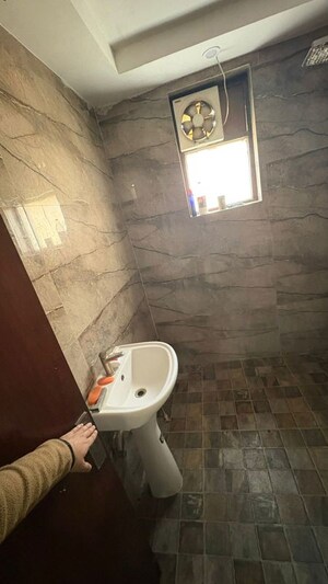 Bathroom in 4 BHK Builder Floor at Green Fields Colony – for Rent