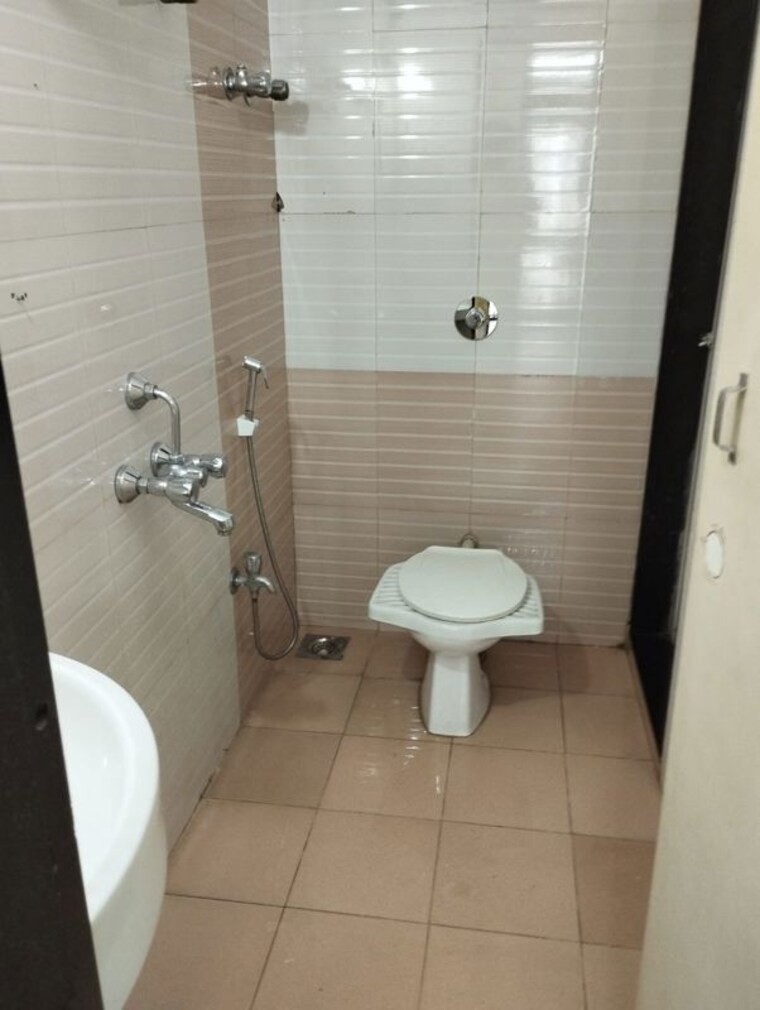 Bathroom, nisarg-hyde-park 3 Bedroom 1395 Sq.Ft. Apartment In Kharghar Navi Mumbai 10182796