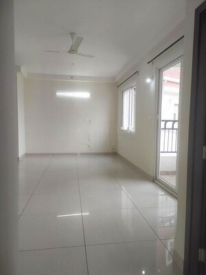 2 BHK Apartment For Rent in Prestige Lakeside Habitat, Varthur