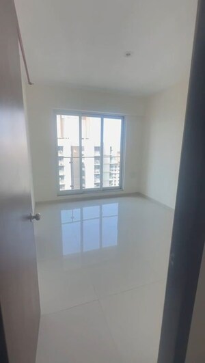 Room in 3 BHK Apartment at Raj Tattva, Kapur Bawdi – for Rent