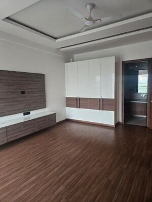 Room in 3 BHK Builder Floor at Heritage Homes, Sector 9 – for Rent