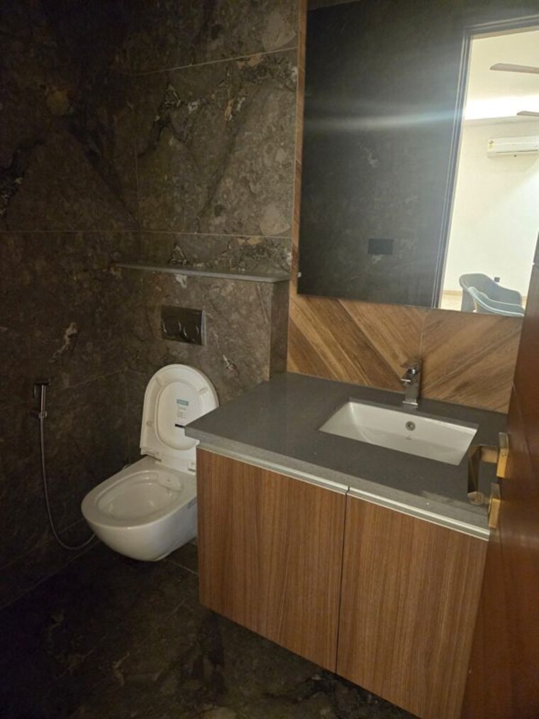 Bathroom, heritage-homes 3 Bedroom 170 Sq.Yd. Builder Floor In Sector 9 Gurgaon 10182799