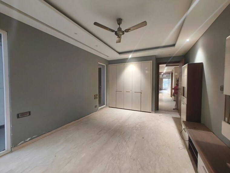 Room, greater kailash ii 4 Bedroom 300 Sq.Yd. Builder Floor In Greater Kailash ii Delhi 10182821
