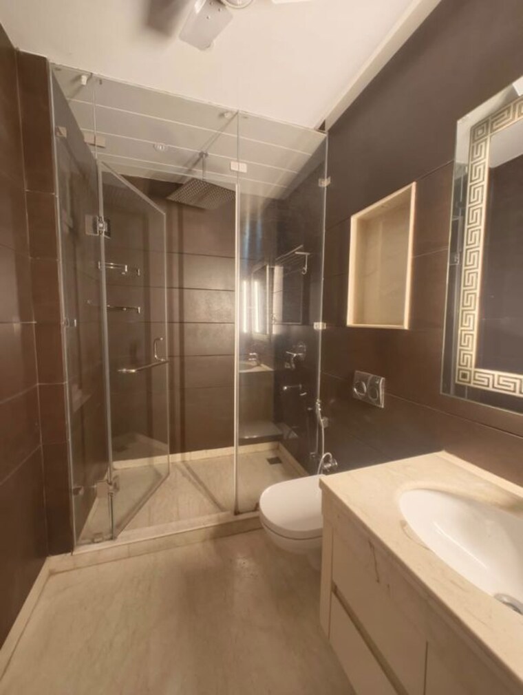 Bathroom, greater kailash ii 4 Bedroom 300 Sq.Yd. Builder Floor In Greater Kailash ii Delhi 10182821