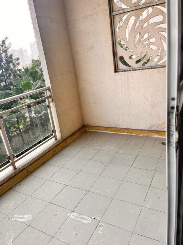 Balcony, amrapali-leisure-park 2 Bedroom 915 Sq.Ft. Apartment In Amrapali Leisure Valley Greater Noida 10182811