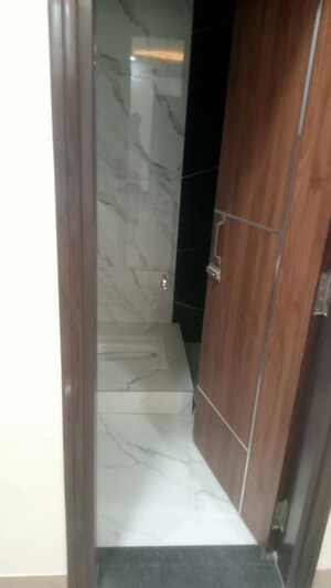 Bathroom in 2.5 BHK Apartment at Shiva Garden, Raebareli Road – for Rent