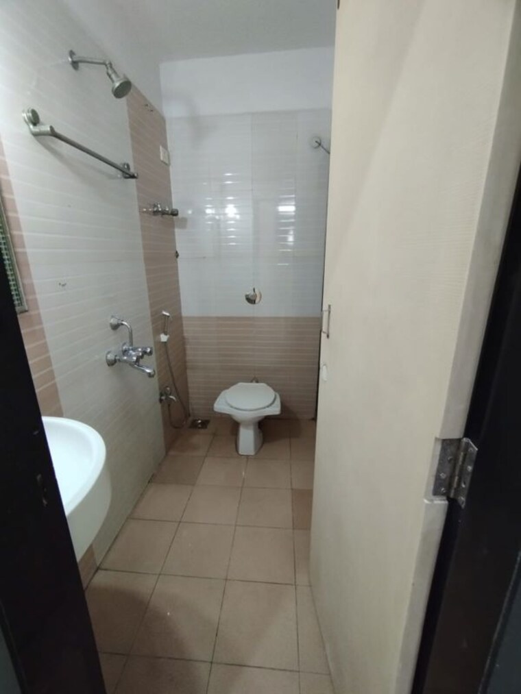 Bathroom, nisarg-hyde-park 3 Bedroom 1395 Sq.Ft. Apartment In Kharghar Navi Mumbai 10182844