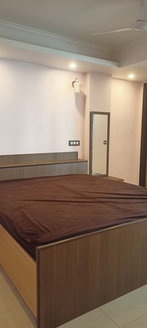 Room in 3 BHK Builder Floor at Mohit House, Sushant Lok I – for Rent