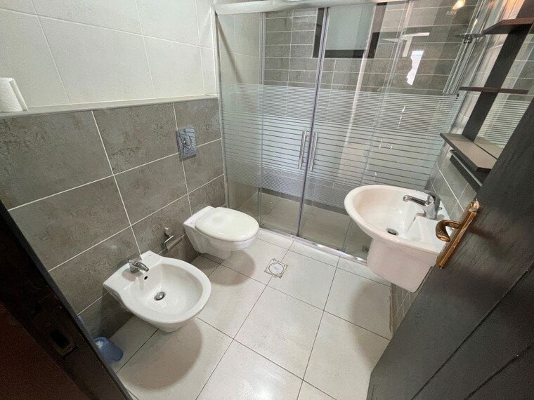 Bathroom, raheja-classique 2 Bedroom 950 Sq.Ft. Apartment In Andheri West Mumbai 10182797