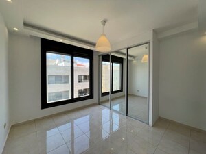 Room in 2 BHK Apartment at Raheja Classique, Andheri West – for Rent