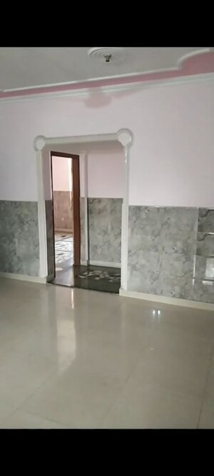 Room in 2 BHK Builder Floor at Sector 40 – for Rent