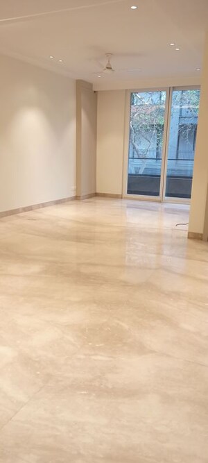 Room in 3.5 BHK Builder Floor at DLF City Phase IV, Dlf Phase iv – for Rent