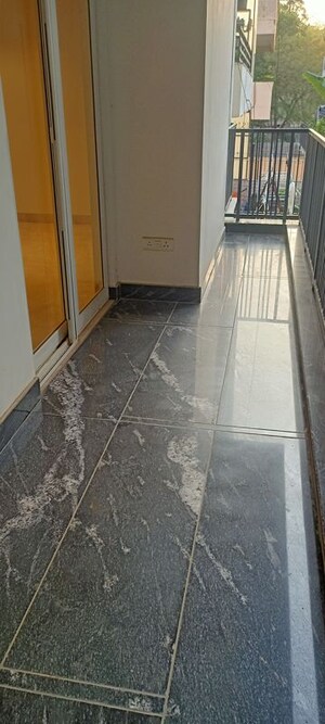 Balcony in 3.5 BHK Builder Floor at DLF City Phase IV, Dlf Phase iv – for Rent