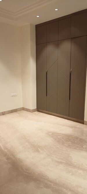 Room in 3.5 BHK Builder Floor at DLF City Phase IV, Dlf Phase iv – for Rent