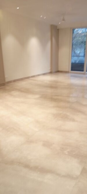 Room in 3.5 BHK Builder Floor at DLF City Phase IV, Dlf Phase iv – for Rent