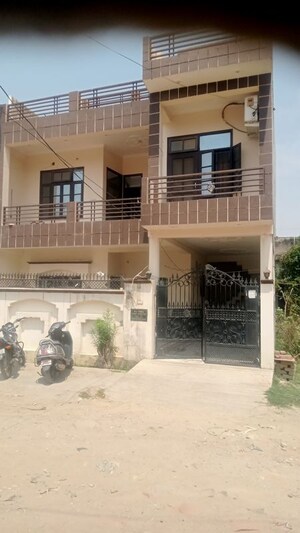3 BHK Builder Floor For Rent in UPAVP Vrindavan Yojana, Vrindavan Yojna
