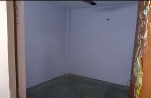 Room in 1 BHK Independent House at Husainganj – for Rent