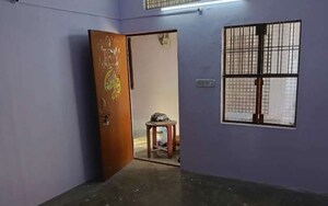 1 BHK Independent House For Rent in Husainganj