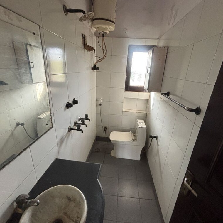 Bathroom, vikas puri 3 Bedroom 1250 Sq.Ft. Apartment In Vikas Puri Delhi 10182834