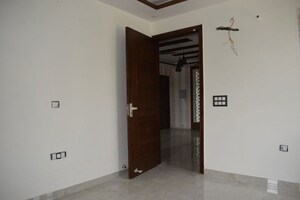 Room in 2 BHK Builder Floor at BPTP District Faridabad, Sector 81 – for Sale