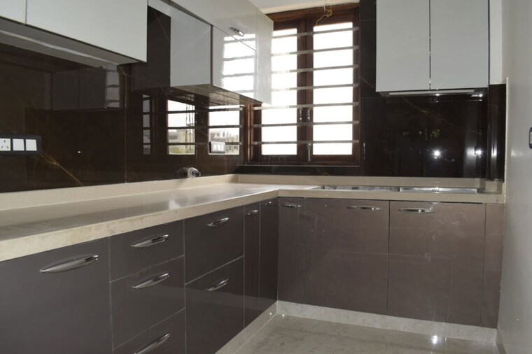 Kitchen, bptp-district-faridabad 2 Bedroom 150 Sq.Yd. Builder Floor In Sector 81 Faridabad 10182883
