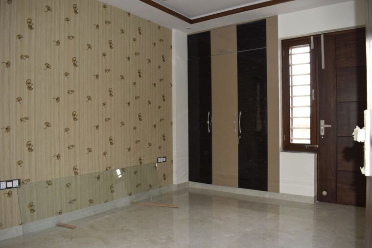 Room, bptp-district-faridabad 2 Bedroom 150 Sq.Yd. Builder Floor In Sector 81 Faridabad 10182883