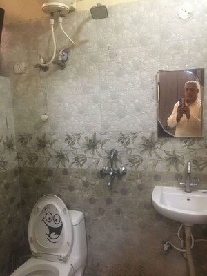 Bathroom in 2 BHK Builder Floor at Sector 40 – for Rent