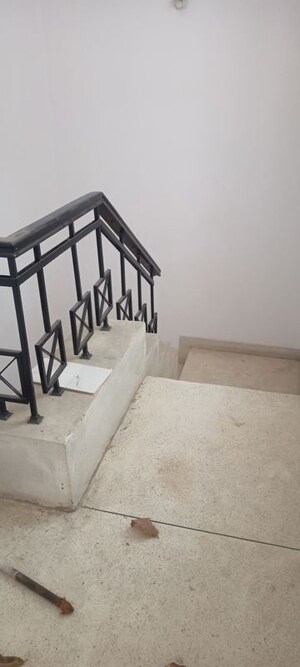 Staircase in 4 BHK Independent House at DLF City Phase IV, Dlf Phase iv – for Rent