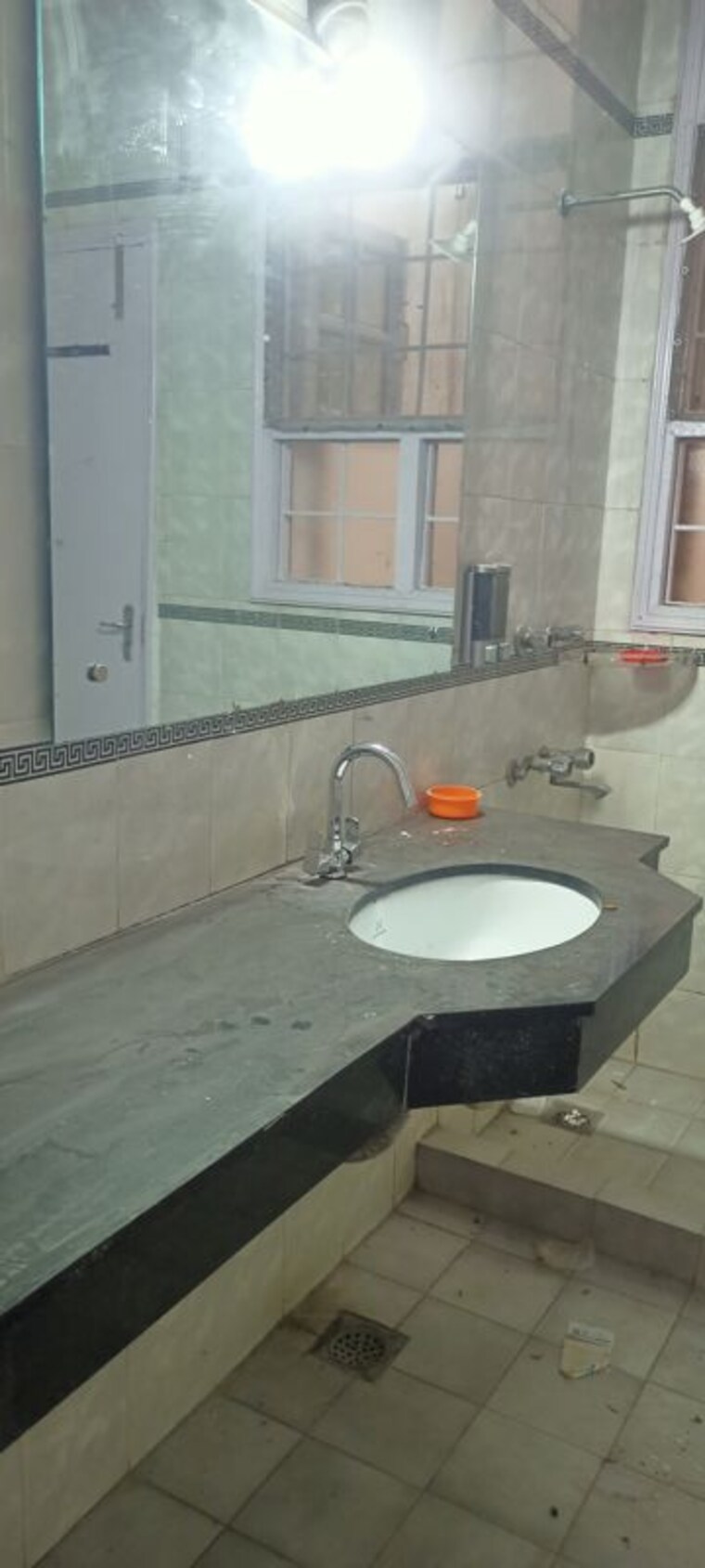Bathroom, dlf-city-phase-iv 4 Bedroom 2200 Sq.Ft. Independent House In Dlf Phase iv Gurgaon 10182911
