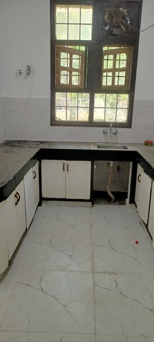 Kitchen in 4 BHK Independent House at DLF City Phase IV, Dlf Phase iv – for Rent