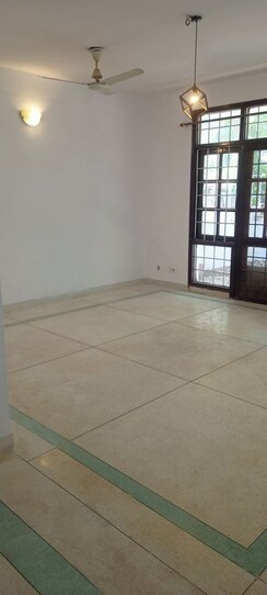 4 BHK + Servant Room Independent House For Rent in DLF City Phase IV