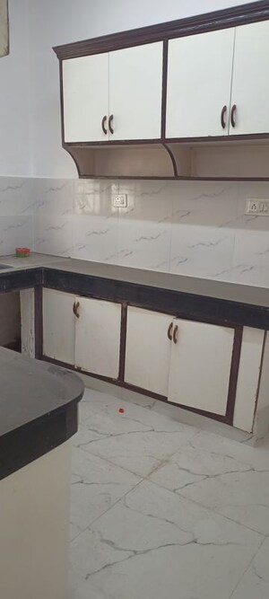 Kitchen in 4 BHK Independent House at DLF City Phase IV, Dlf Phase iv – for Rent