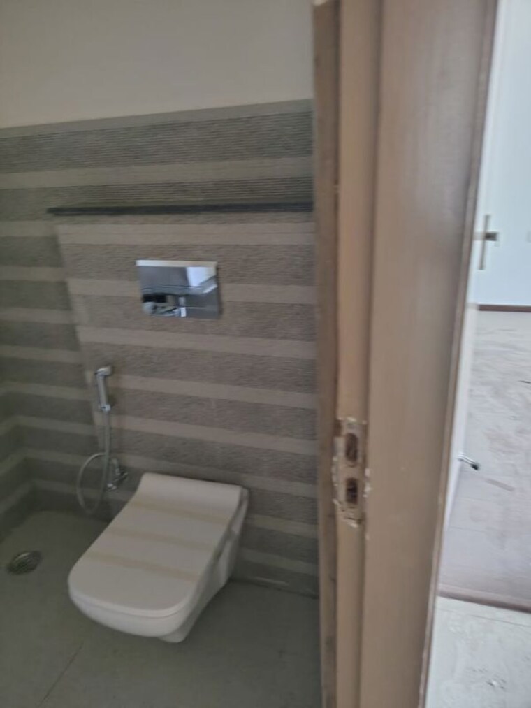 Bathroom, pareena-coban-residences 3.5 Bedroom 1997 Sq.Ft. Apartment In Sector 99a Gurgaon 10182922