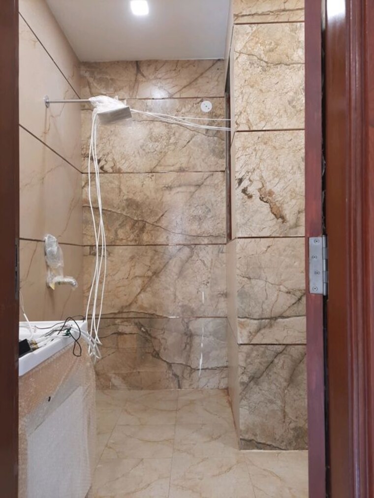 Bathroom, bptp-district-faridabad 3 Bedroom 180 Sq.Yd. Builder Floor In Sector 81 Faridabad 10182913