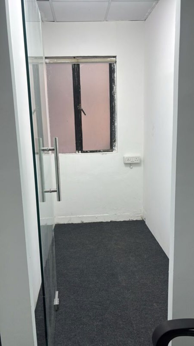 undefined, sector 63 Commercial Office Space 750 Sq.Ft. In Sector 63 Noida 10182940