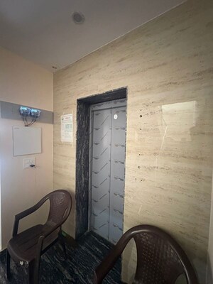 Bathroom in 1 BHK Builder Floor at Sector 38 – for Rent