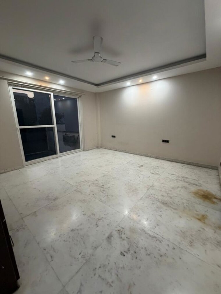 Room, sector 67 6+ Bedroom 300 Sq.Yd. Independent House In Sector 67 Gurgaon 10182947