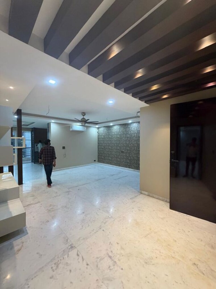 Room, sector 67 6+ Bedroom 300 Sq.Yd. Independent House In Sector 67 Gurgaon 10182947