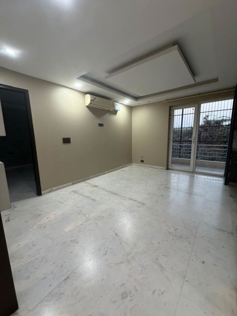 Room, sector 67 6+ Bedroom 300 Sq.Yd. Independent House In Sector 67 Gurgaon 10182947