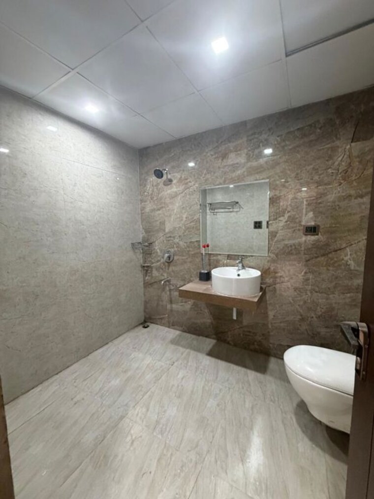 Attached Bathroom, sector 67 6+ Bedroom 300 Sq.Yd. Independent House In Sector 67 Gurgaon 10182947