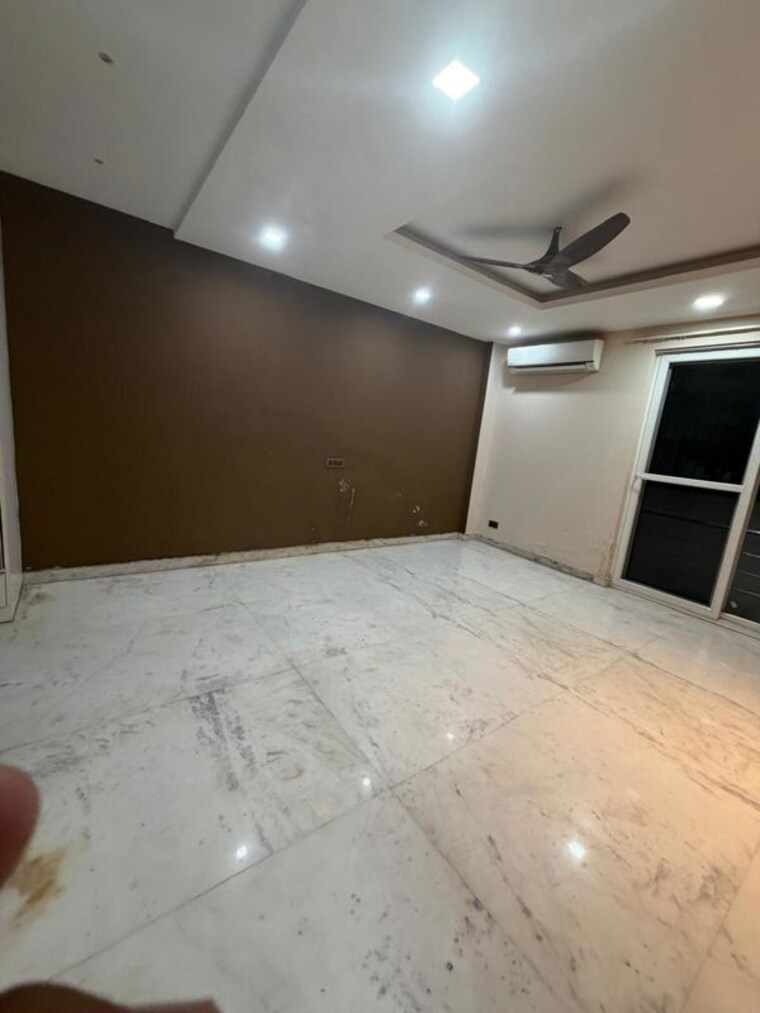 Room, sector 67 6+ Bedroom 300 Sq.Yd. Independent House In Sector 67 Gurgaon 10182947