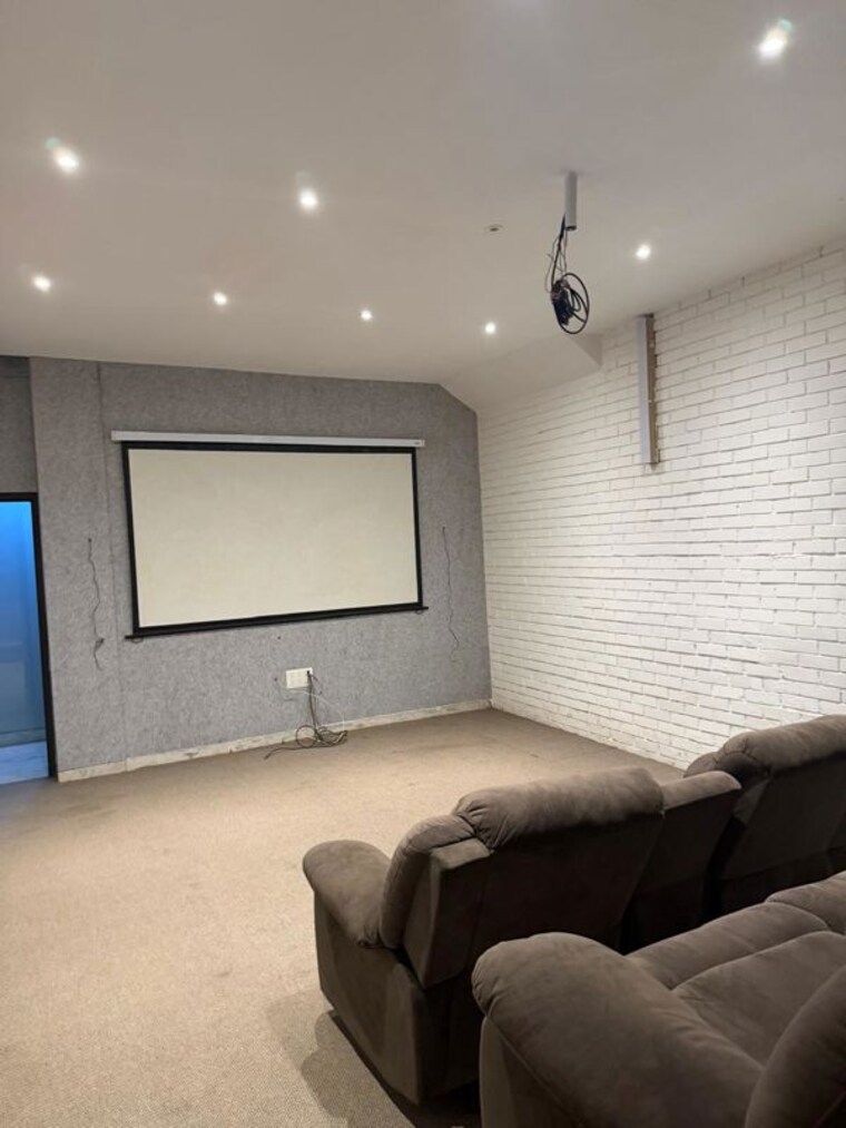 Living Room, sector 67 6+ Bedroom 300 Sq.Yd. Independent House In Sector 67 Gurgaon 10182947