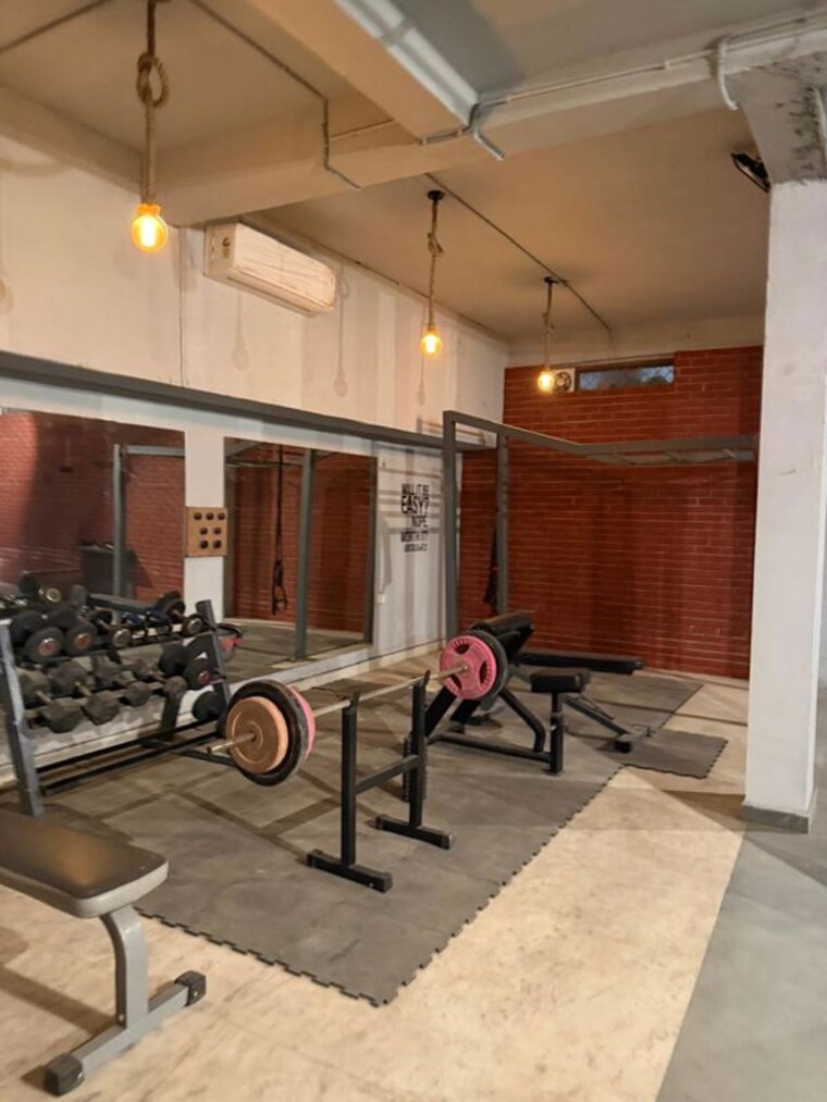 Other, sector 67 6+ Bedroom 300 Sq.Yd. Independent House In Sector 67 Gurgaon 10182947