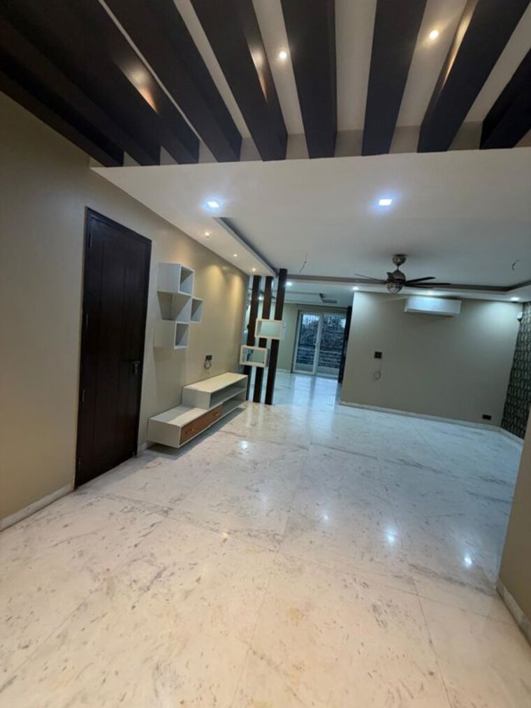 Room, sector 67 6+ Bedroom 300 Sq.Yd. Independent House In Sector 67 Gurgaon 10182947
