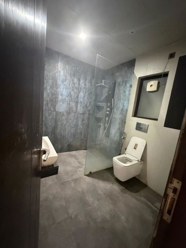 Attached Bathroom, sector 67 6+ Bedroom 300 Sq.Yd. Independent House In Sector 67 Gurgaon 10182947