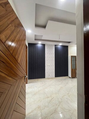 Room in 3 BHK Builder Floor at BPTP District 3, Sector 85 – for Sale