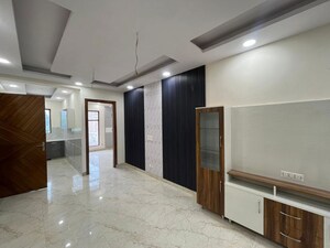 Room in 3 BHK Builder Floor at BPTP District 3, Sector 85 – for Sale