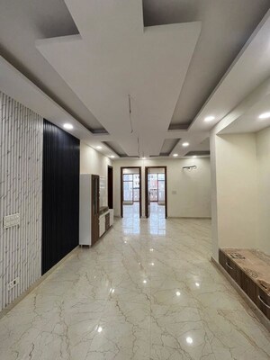Building Lobby in 3 BHK Builder Floor at BPTP District 3, Sector 85 – for Sale