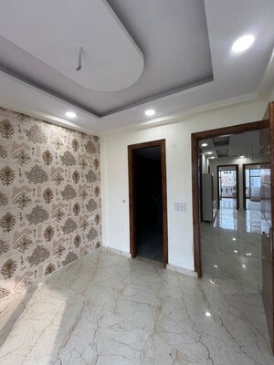 Parking in 3 BHK Builder Floor at BPTP District 3, Sector 85 – for Sale