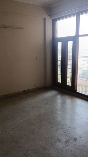 Room in 4 BHK Apartment at Bestech Park View City 1, Sector 48 – for Rent